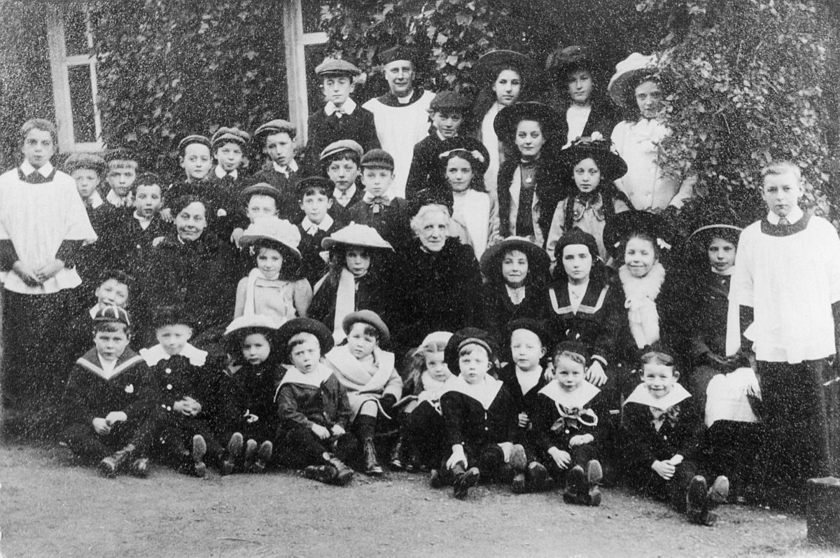 Fig. 7 Hestercombe Sunday School 1908 - Hestercombe Archives