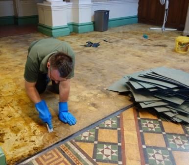 HESTERCOMBE HOUSE - cleaning tiles